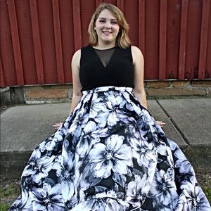 Beautiful formal for a prom! Size 16